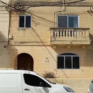 Dynesty , Birżebbuġa Malta